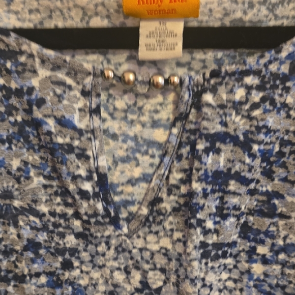 Ruby Rd. Blue and White Patterned Blouse - Picture 3 of 4